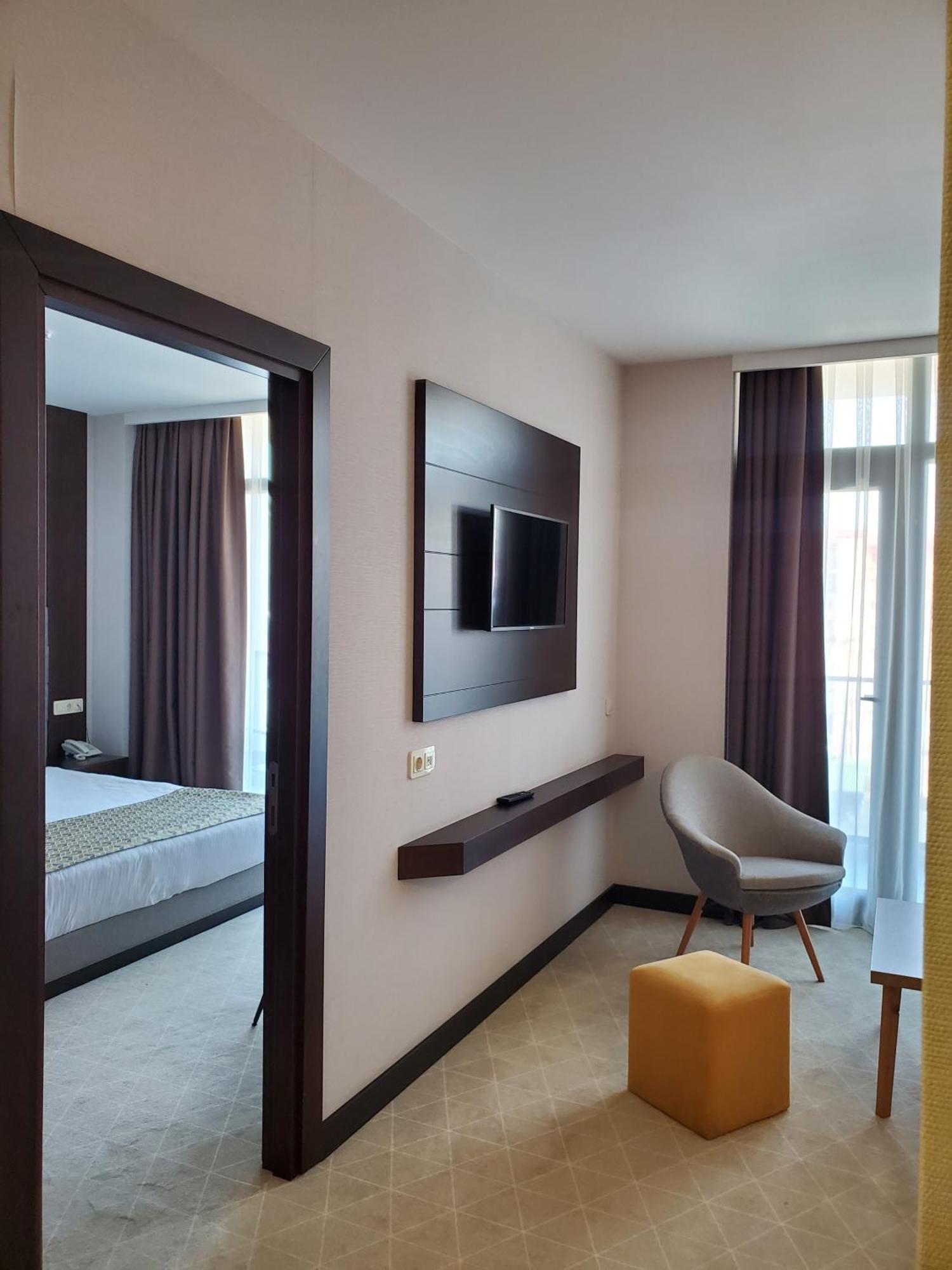 Hotel Salvador Batumi Kültér fotó